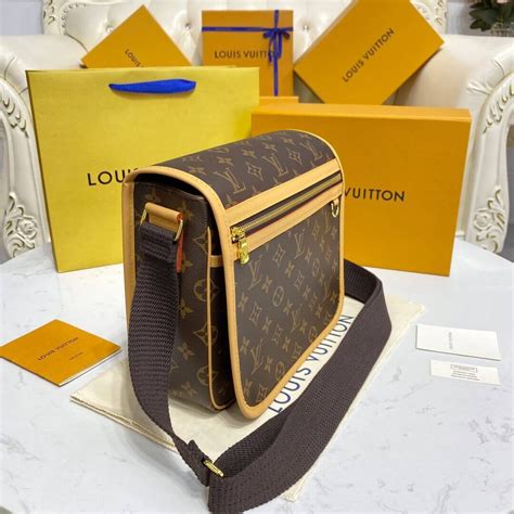 LOUIS VUITTON Monogram Bosphore PM Messenger.